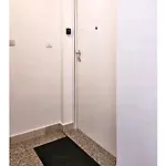 Private Seaside Room-walk To Downtown Apartmán