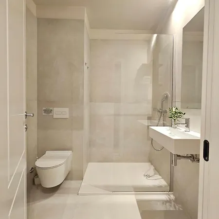 Private Seaside Room-walk To Downtown Daire Split