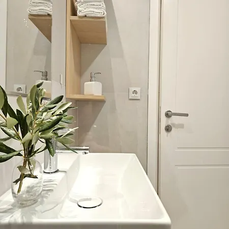 Private Seaside Room-walk To Downtown Daire *