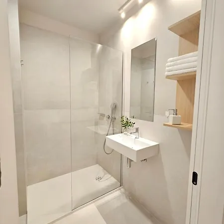 Daire Private Seaside Room-walk To Downtown *