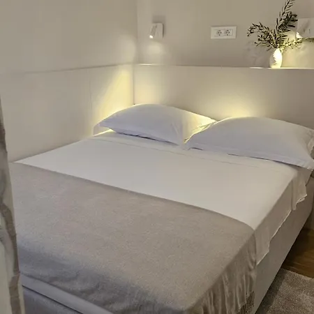 Private Seaside Room-walk To Downtown Daire